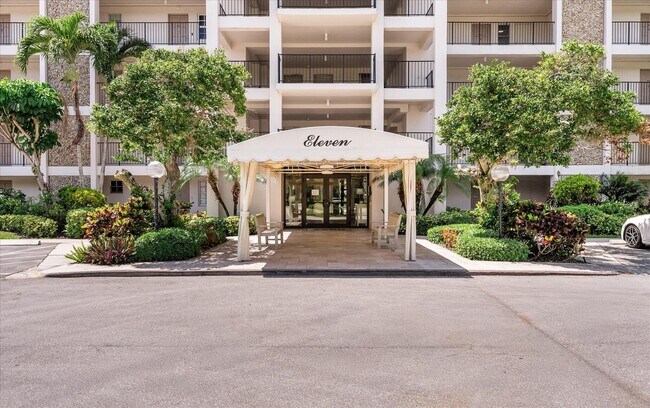 Building Photo - 3200 N Palm Aire Dr