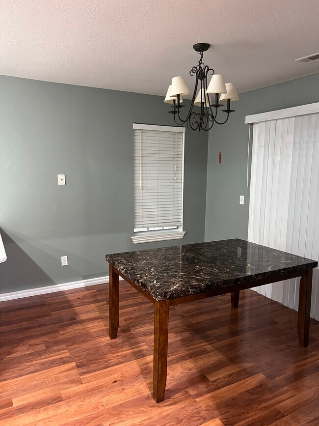 Foto del edificio - 4690 Bailey Cir