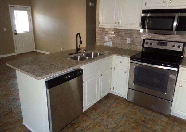 Foto del edificio - 3 Bed/ 3 Bath