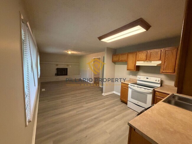Foto del edificio - Updated 4-Bedroom Near Eagle Creek Park with Spacious Yard, Available NOW!