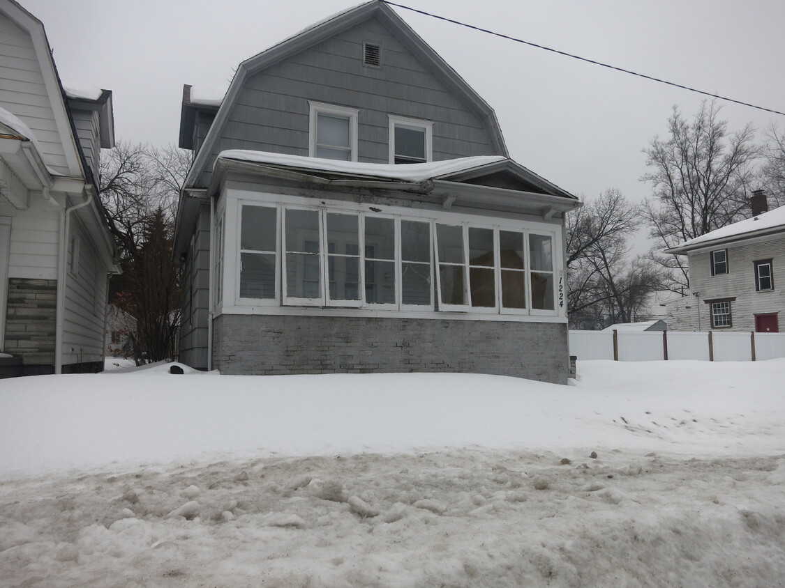 Primary Photo - 1224 E Madison St