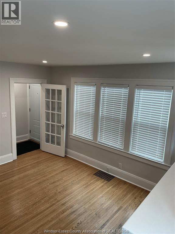 Building Photo - 1496/1498 GILES East Unit# UPPER