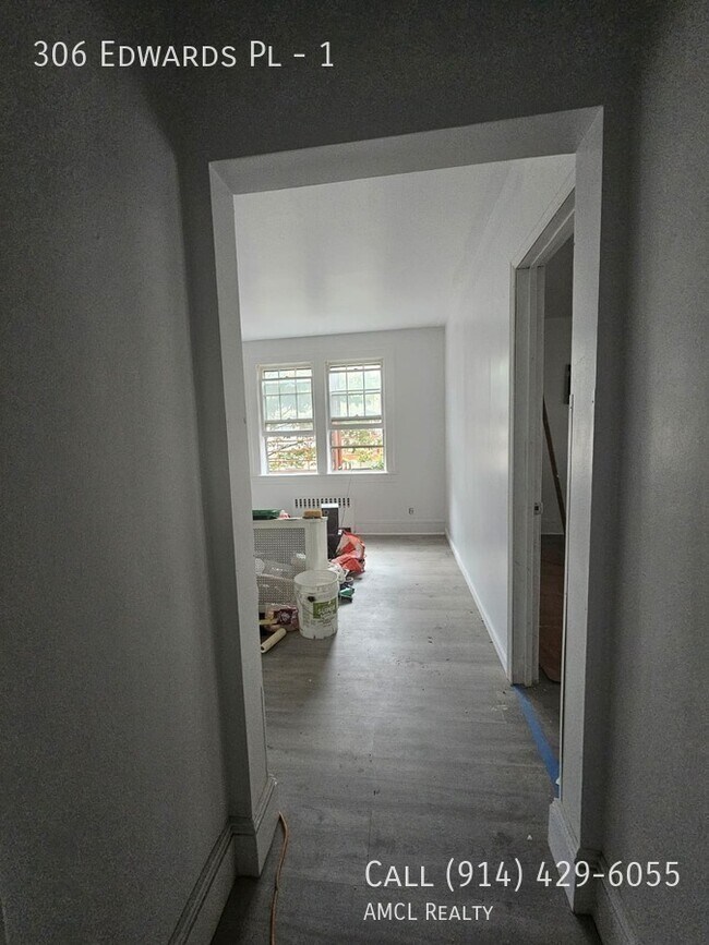 Building Photo - 306 Edwards Pl