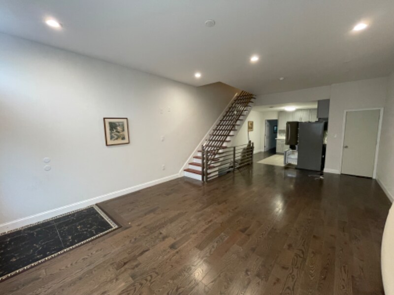 Primary Photo - 1331 S 6th St