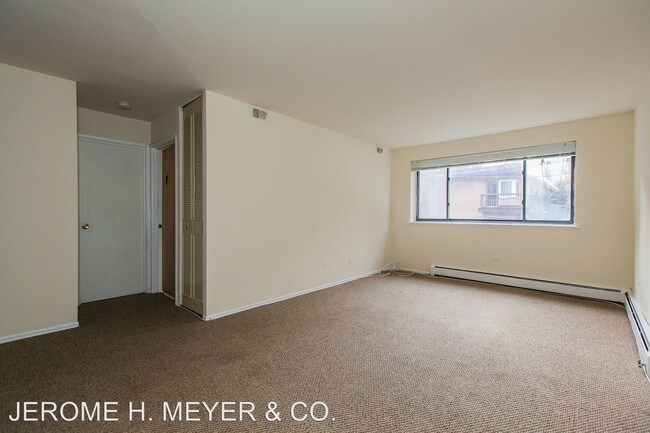 Building Photo - 421 W 31st St