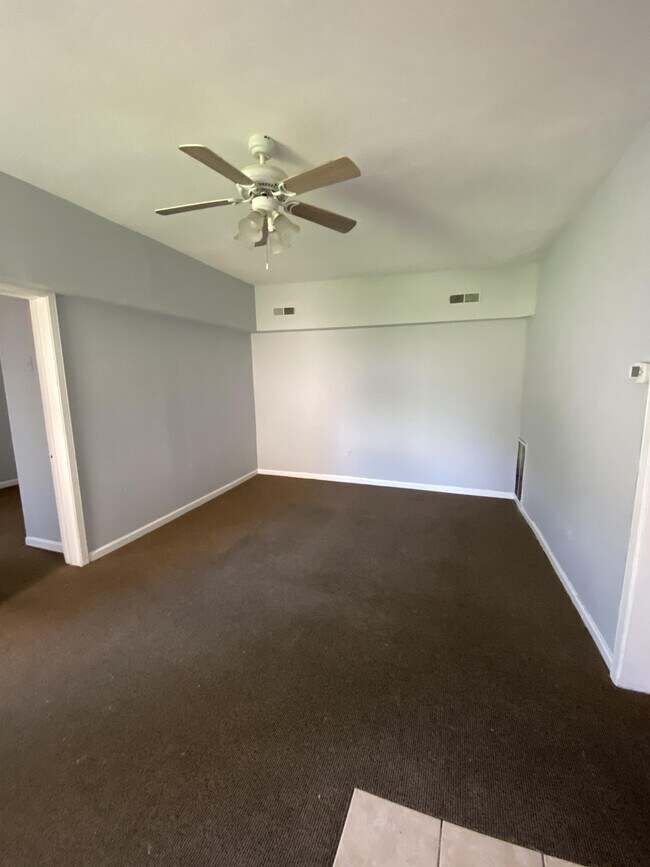 Building Photo - 2531 N Tripp Ave