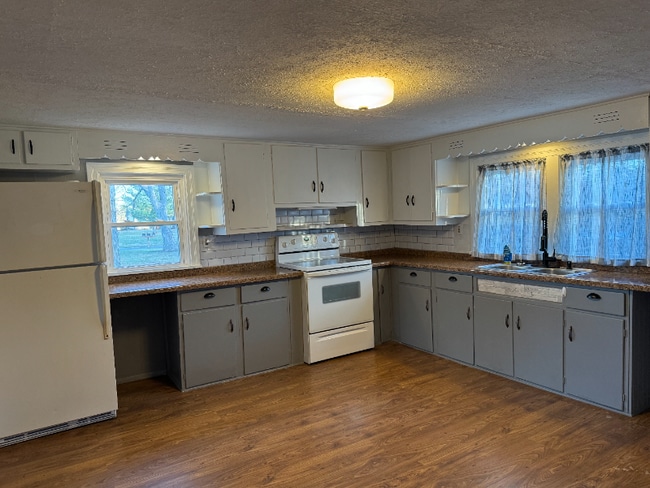 Building Photo - 815 Race Track Rd