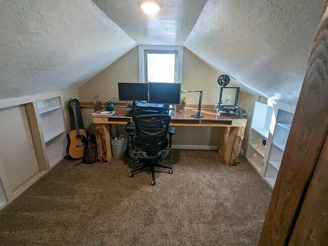 Foto del edificio - 640 Locust Ln