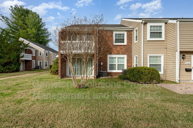 Building Photo - 1705 Granville Rd