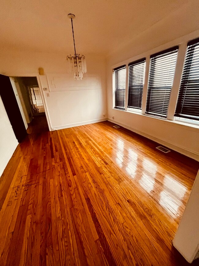 Building Photo - 8236 S Sangamon St