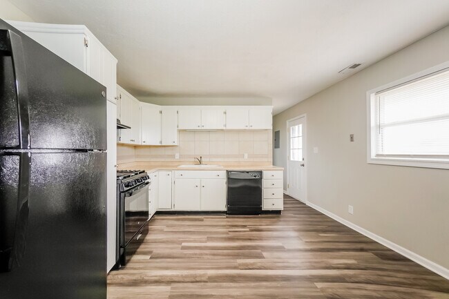 Building Photo - 1096 Ridgetop Dr