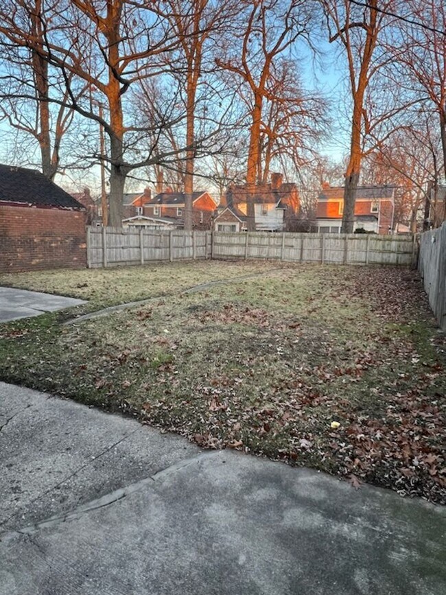 Building Photo - 12830 Longarce