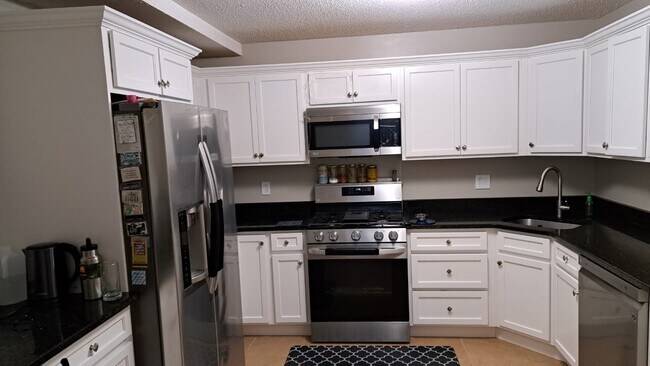 Building Photo - 803 Mill Pond Dr