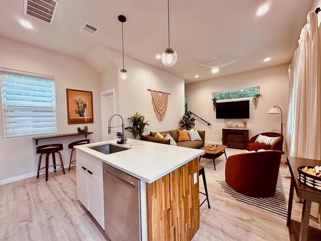 Foto del edificio - 4706 Sylvandale Dr