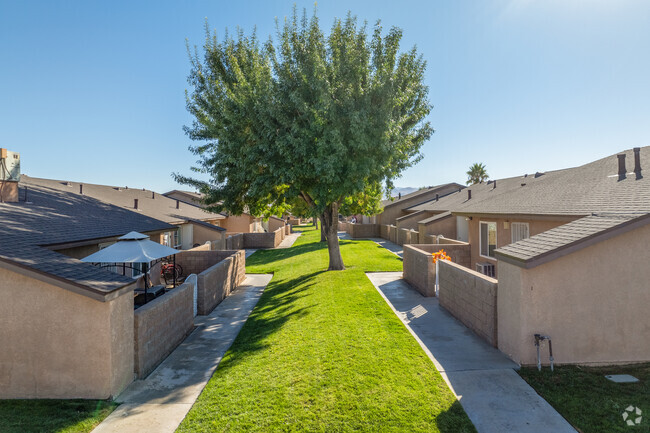 Vista del desierto - Espacio verde - Desert View Apartments