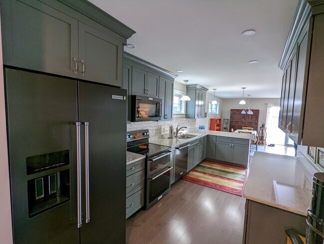 Kitchen - 38 Varney Ln