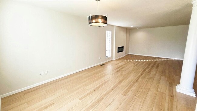 Building Photo - 11921 Shady Trail Ln