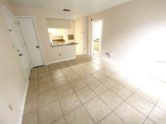 Building Photo - 2550 N Alafaya Trail