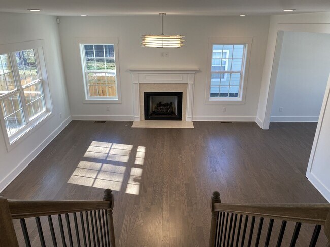 Foto del edificio - Spacious 3BR/2.5BA home in North Nashville with an abundance of natural light throughout!