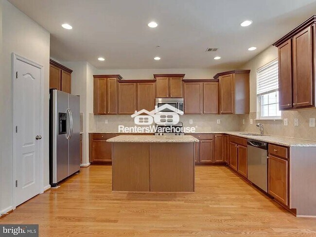 Building Photo - 7427 Macon Dr