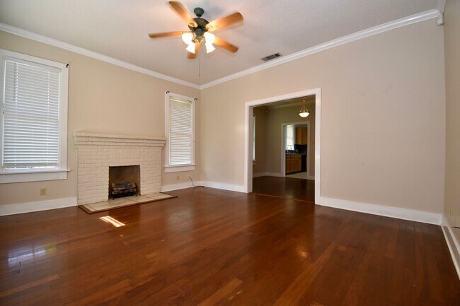 Foto del edificio - Cute Two Bedroom House, Close to LA Tech!