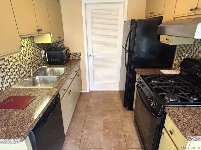 Foto del edificio - 34112 Garfield Cir