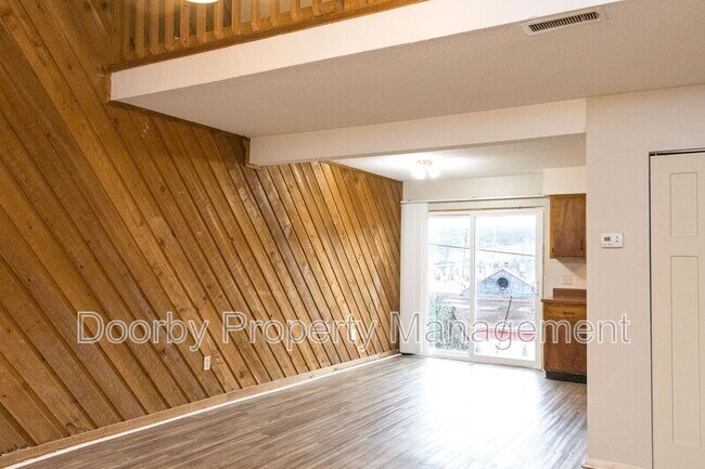 Building Photo - 18 S Germantown Rd