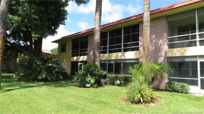 Foto del edificio - 1911 SW Palm City Rd