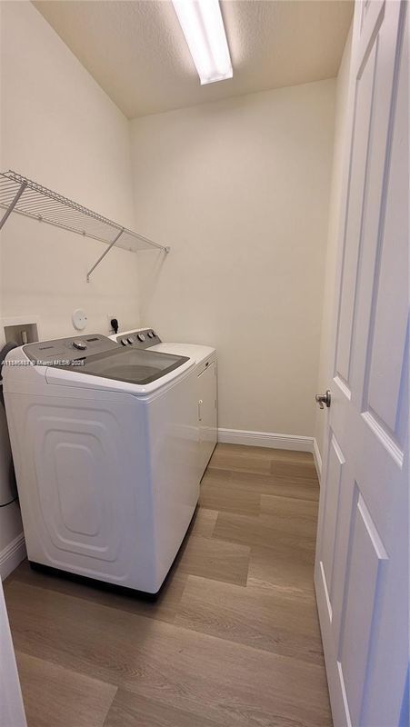 Foto del edificio - 6959 Long Pine Cir