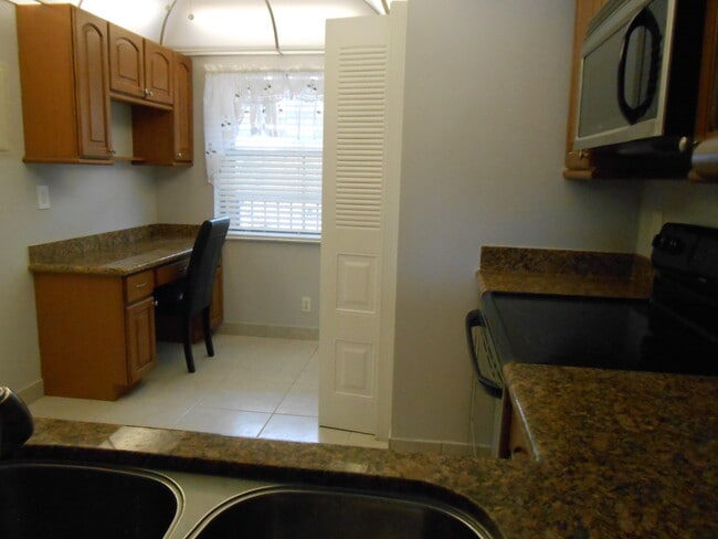 Building Photo - 26 Abbey Ln