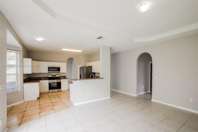 Building Photo - 2222 Portofino Ave