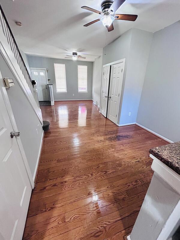 Primary Photo - 2205 N Gratz St