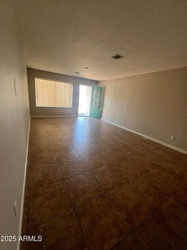 Foto del edificio - 233 E Huntington Dr