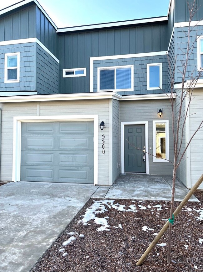 Building Photo - 5500 Cherry Ln