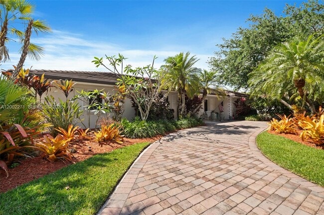 Building Photo - 10740 SW 74th Ct