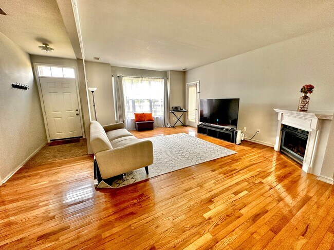 Building Photo - 13140 Canopy Dr