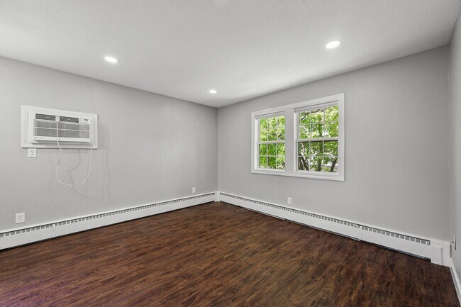 Foto del edificio - Spacious 1BR/1Bath apartment Available Ear...