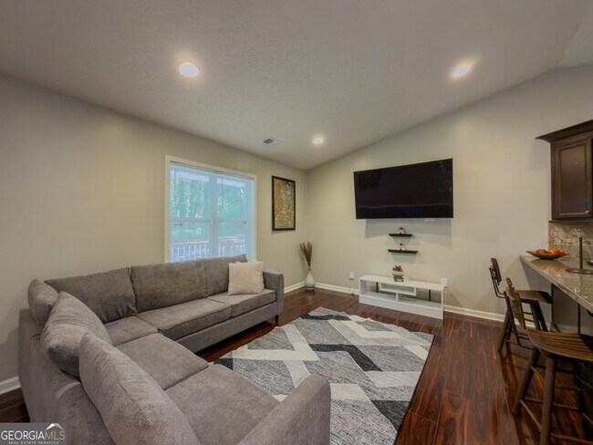 Foto del edificio - 580 Pineland Cir