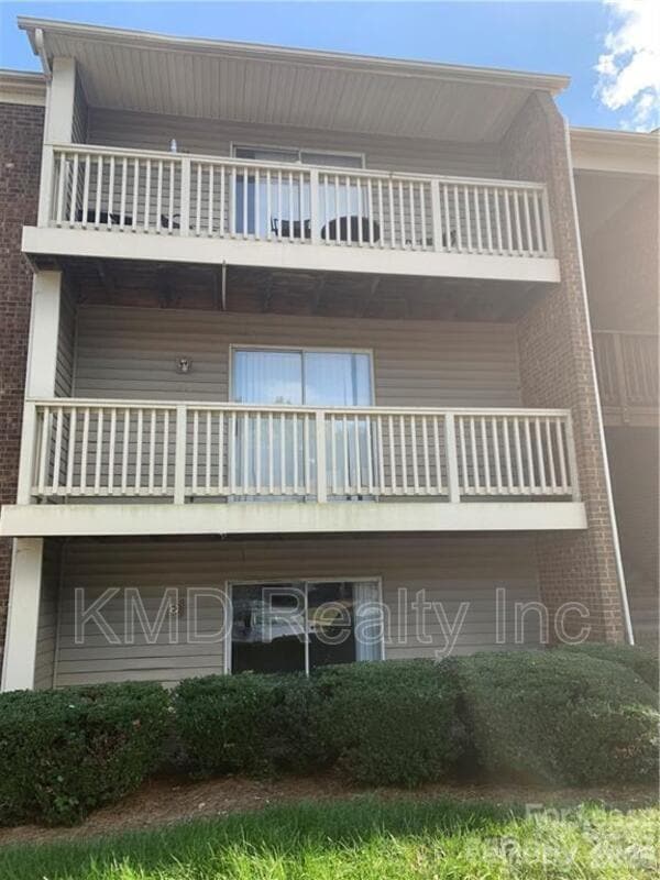 Building Photo - 1638 Arlyn Cir
