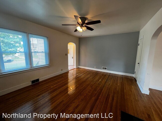 Building Photo - 3 br, 2 bath House - 806 E. State St