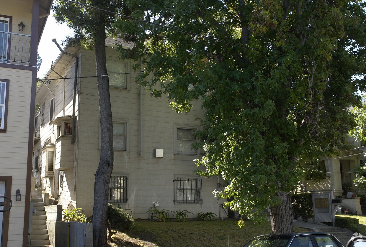 Foto del edificio - 330 Athol Ave