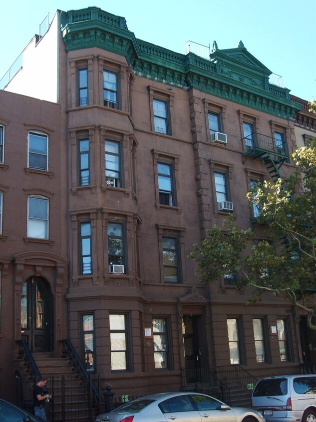 Primary Photo - 1022 Bedford Ave