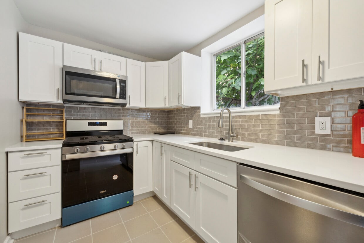 Photo - 933 League St (Philadelphia, PA)