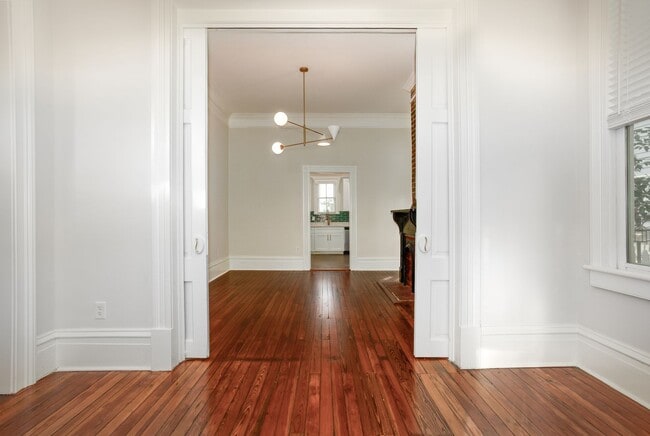 Building Photo - Downtown Close to Forsyth Park