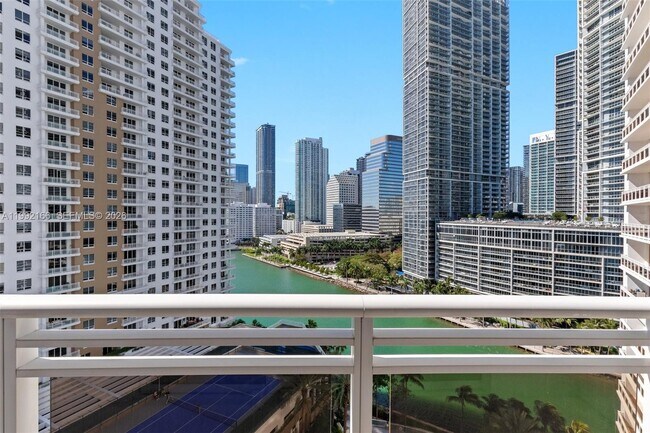 Foto del edificio - 901 Brickell Key Blvd