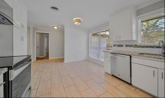 Foto del edificio - 5002 Lamonte Ln