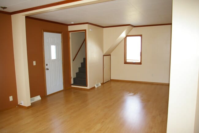Living Room - 1424 Waukechon Rd