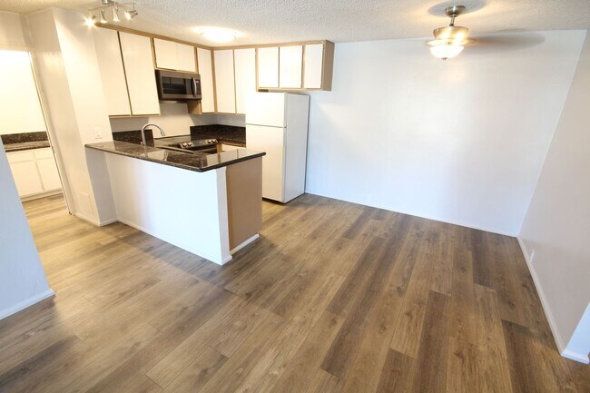Foto del edificio - Large 2-bedroom condo at the Plaza Condos in Pacific Beach