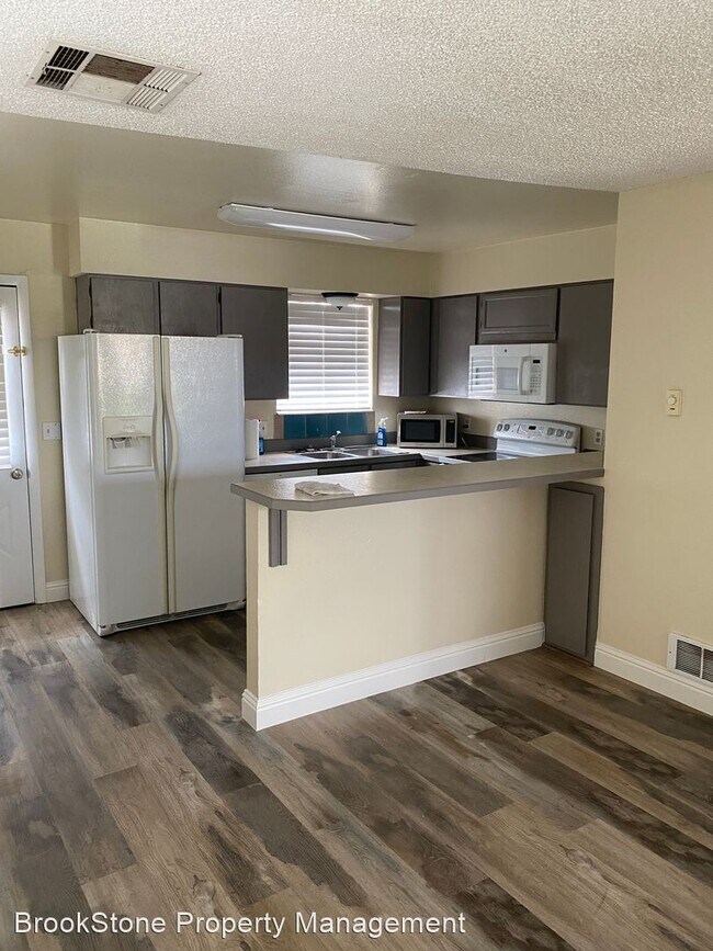Building Photo - 2 br, 1.5 bath House - 991 N 1725 W #64