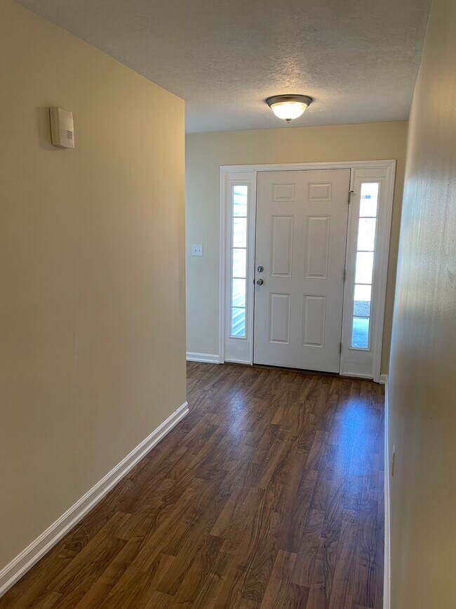 Foto del edificio - 612 Lory Ln